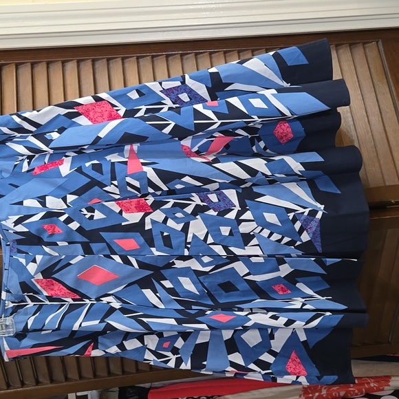 Tahari pleated skirt like new - Picture 3 of 6